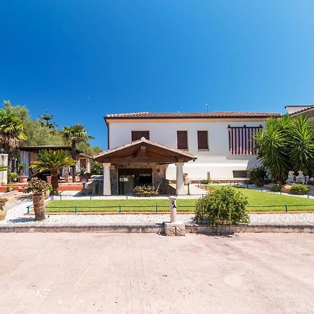 Vacanze A Villa Орозеи Екстериор снимка