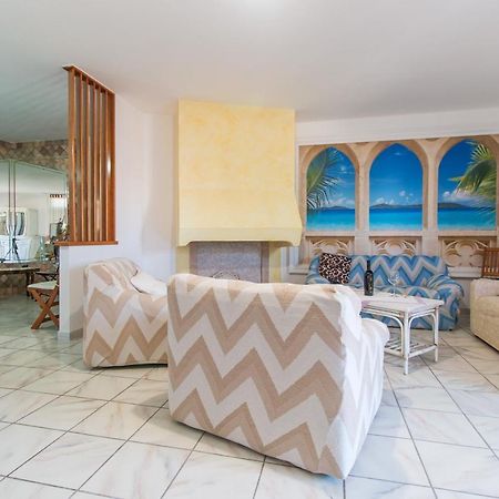 Vacanze A Villa Орозеи Екстериор снимка