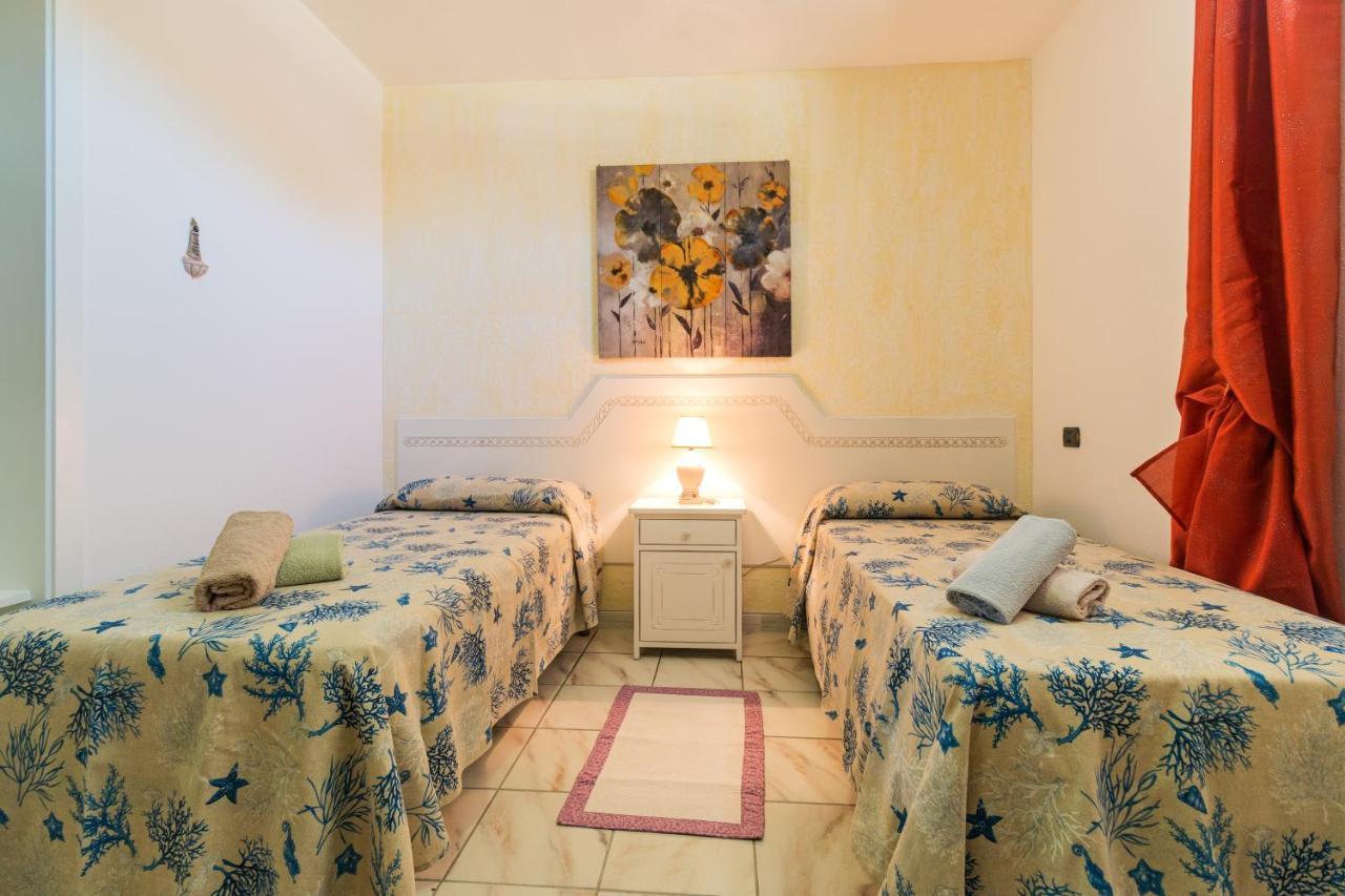 Vacanze A Villa Орозеи Екстериор снимка